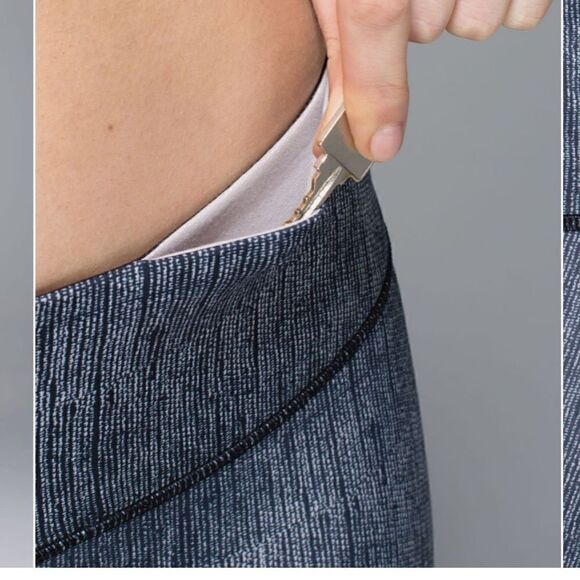 Lululemon Wunder Under Crop Full-On Luxtreme Size 8 - Picture 8 of 8